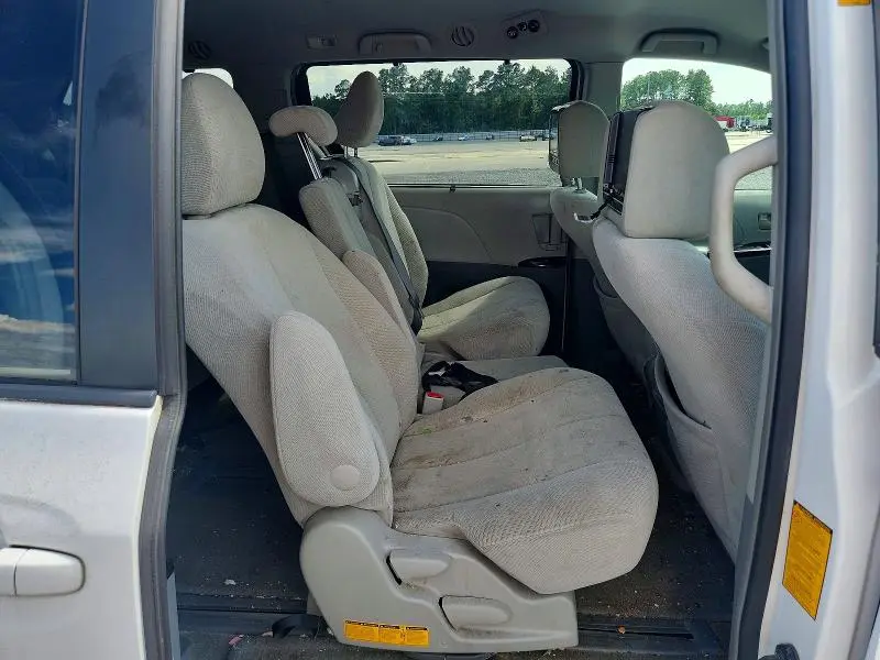 2012 TOYOTA SIENNA LE  