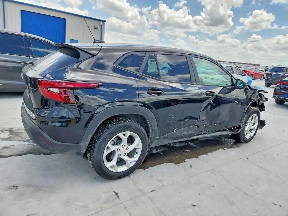 2025 CHEVROLET TRAX LS  