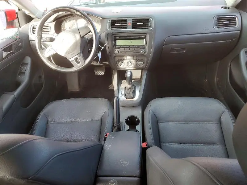 2011 VOLKSWAGEN JETTA SE  