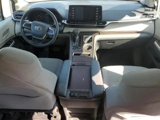 2021 TOYOTA SIENNA LE  