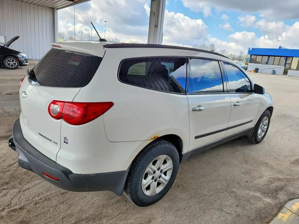 2011 CHEVROLET TRAVERSE LS  