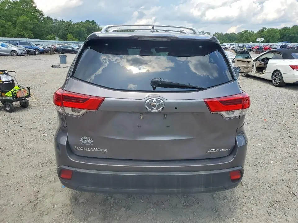 2017 TOYOTA HIGHLANDER XLE  