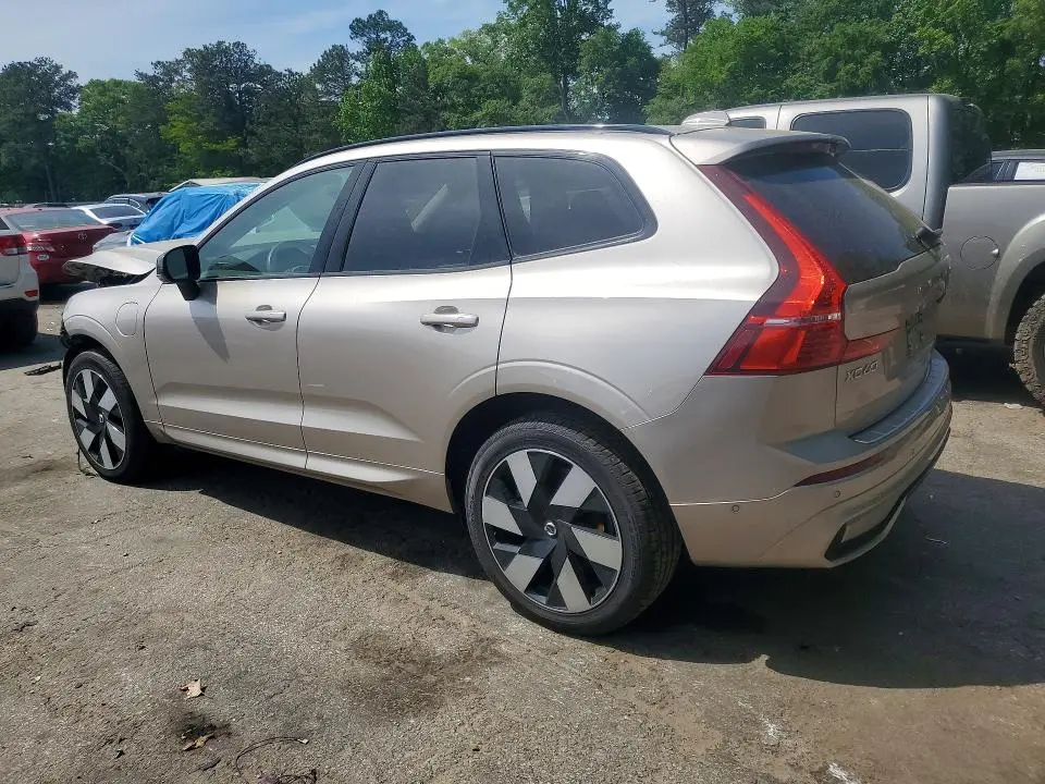 2024 VOLVO XC60 PLUS  