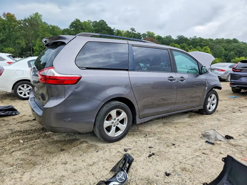 2019 TOYOTA SIENNA LE  