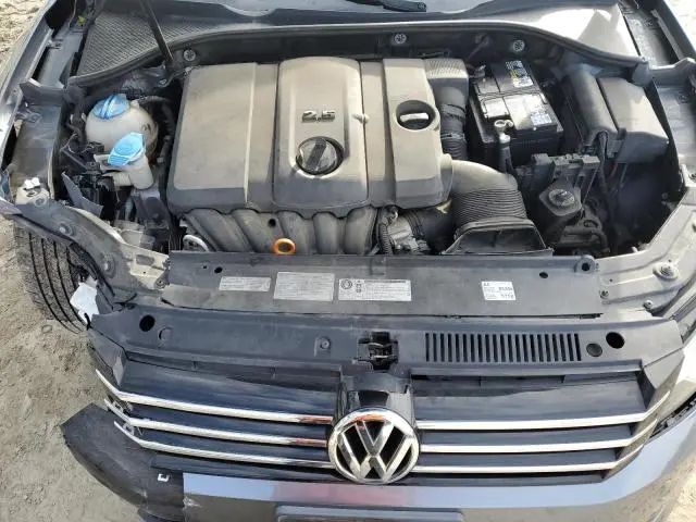 2013 VOLKSWAGEN PASSAT SE