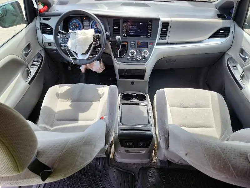 2020 TOYOTA SIENNA LE  