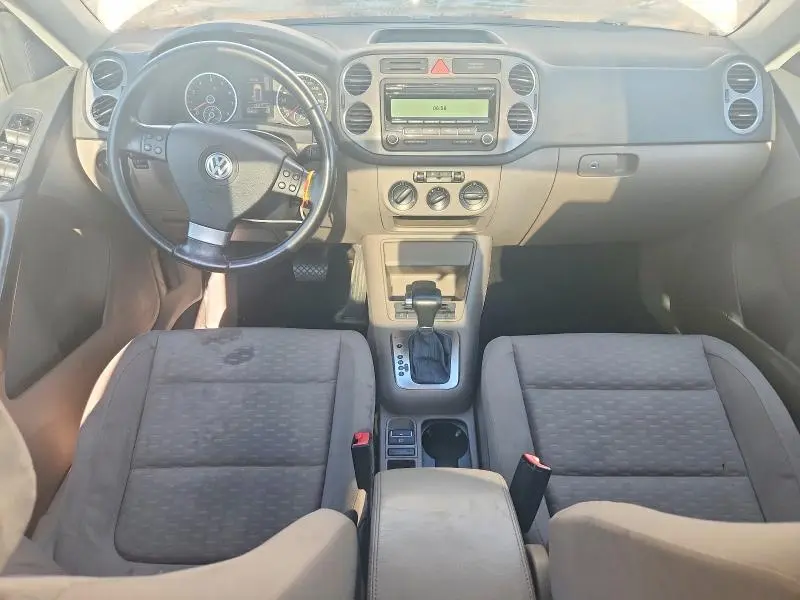 2010 VOLKSWAGEN TIGUAN SE  