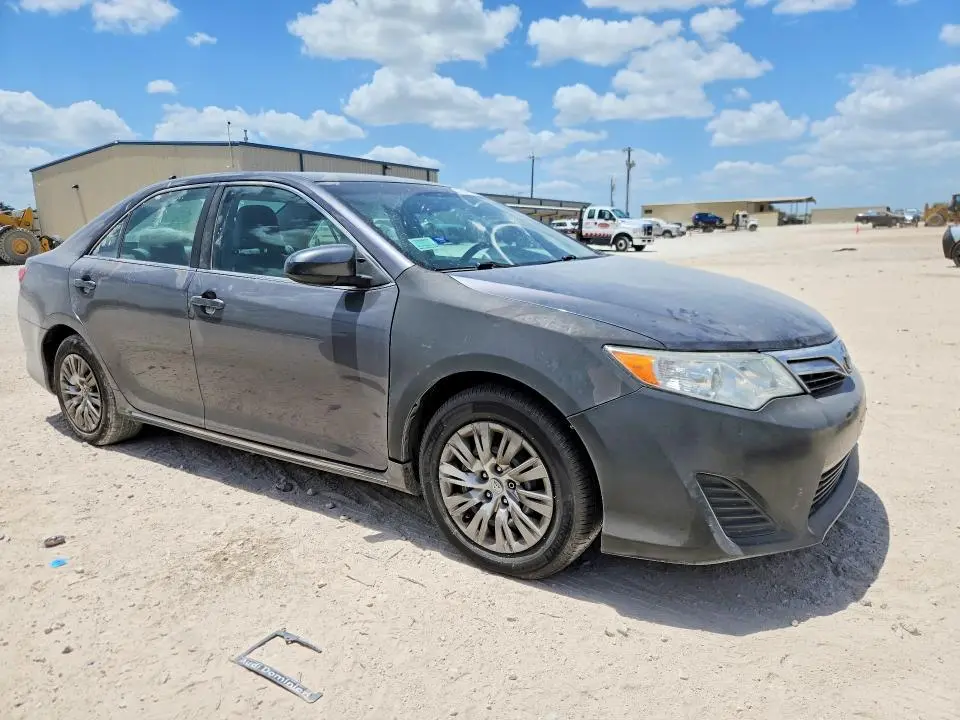 2014 TOYOTA CAMRY LE  