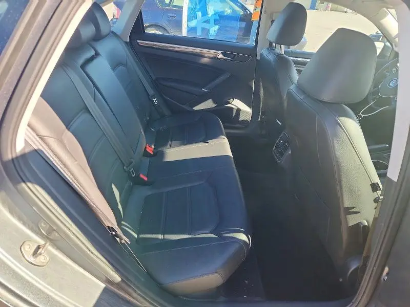 2018 VOLKSWAGEN PASSAT SE  