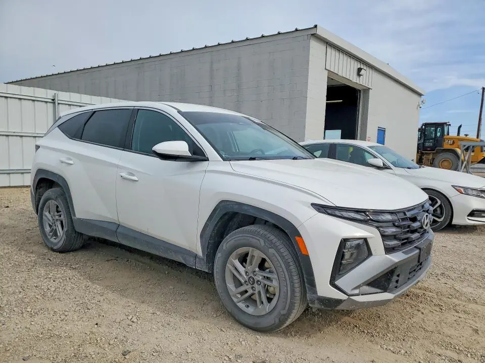 2025 HYUNDAI TUCSON SE  