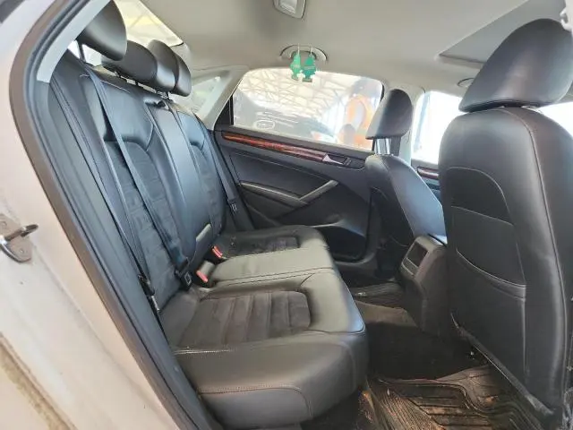 2012 VOLKSWAGEN PASSAT SEL  