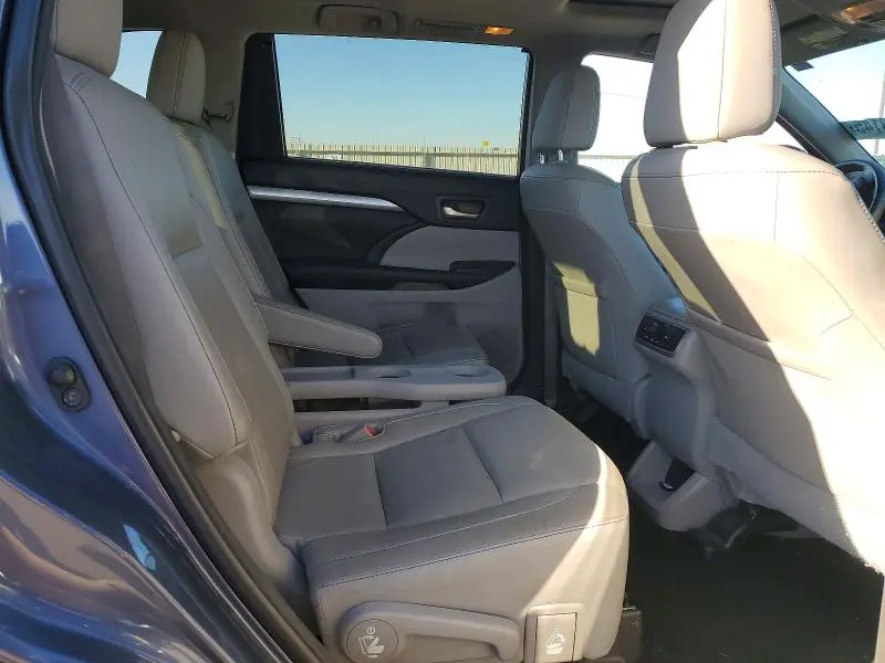 2016 TOYOTA HIGHLANDER XLE  