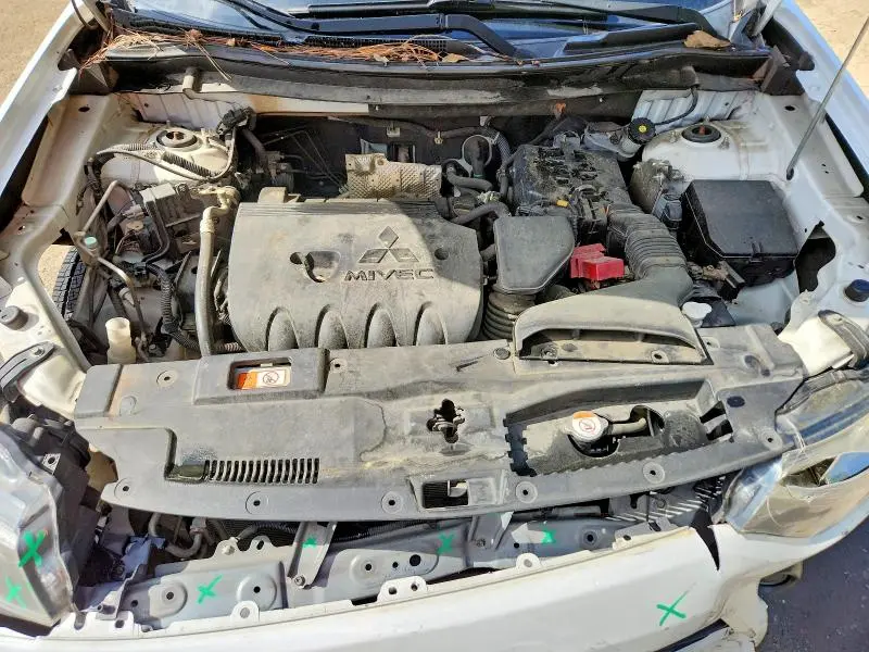 2014 MITSUBISHI OUTLANDER ES  