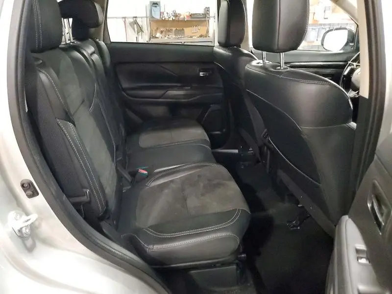 2020 MITSUBISHI OUTLANDER SE  