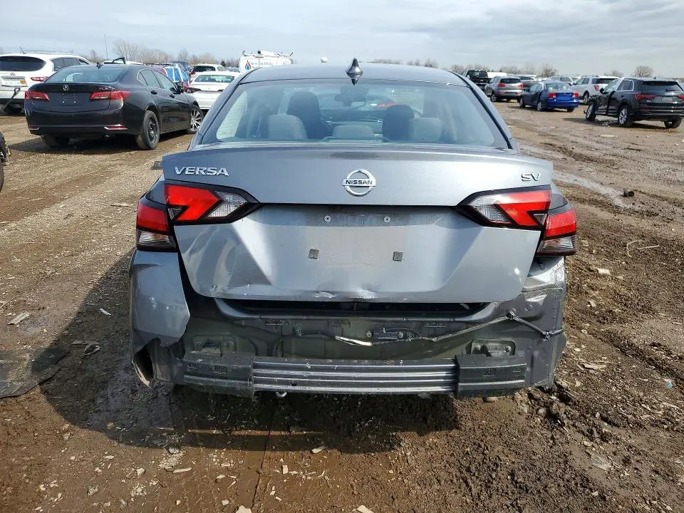 2021 NISSAN VERSA SV  