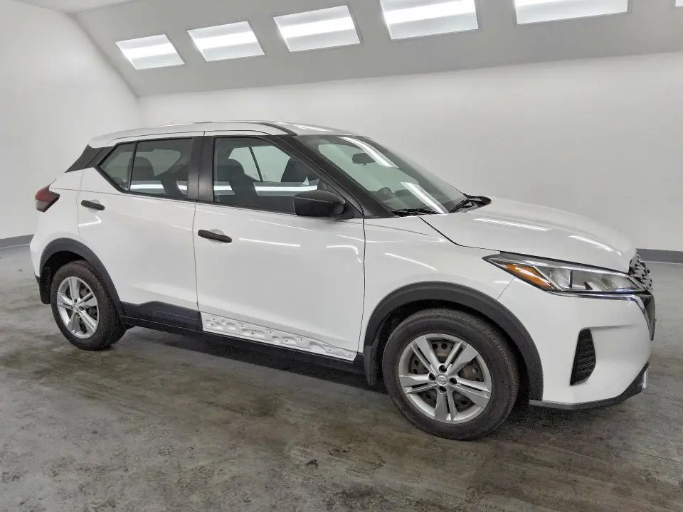 2023 NISSAN KICKS S  