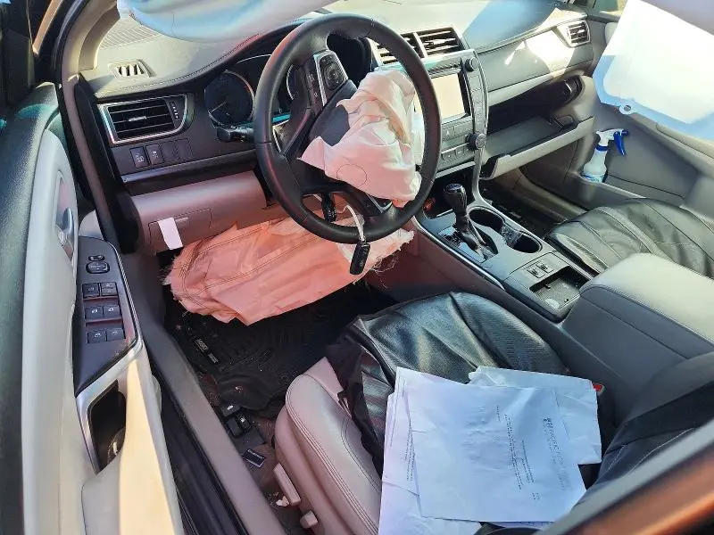 2015 TOYOTA CAMRY XLE V6  