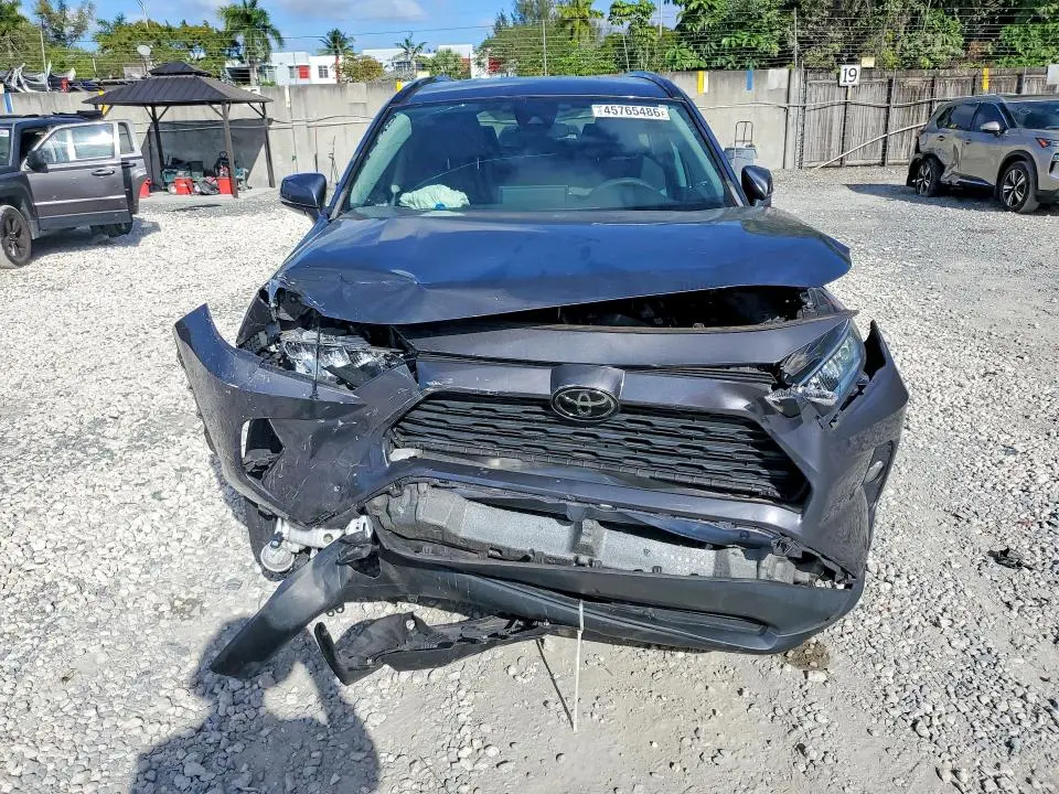2021 TOYOTA RAV4 XLE  