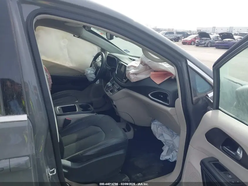 2022 CHRYSLER PACIFICA TOURING L