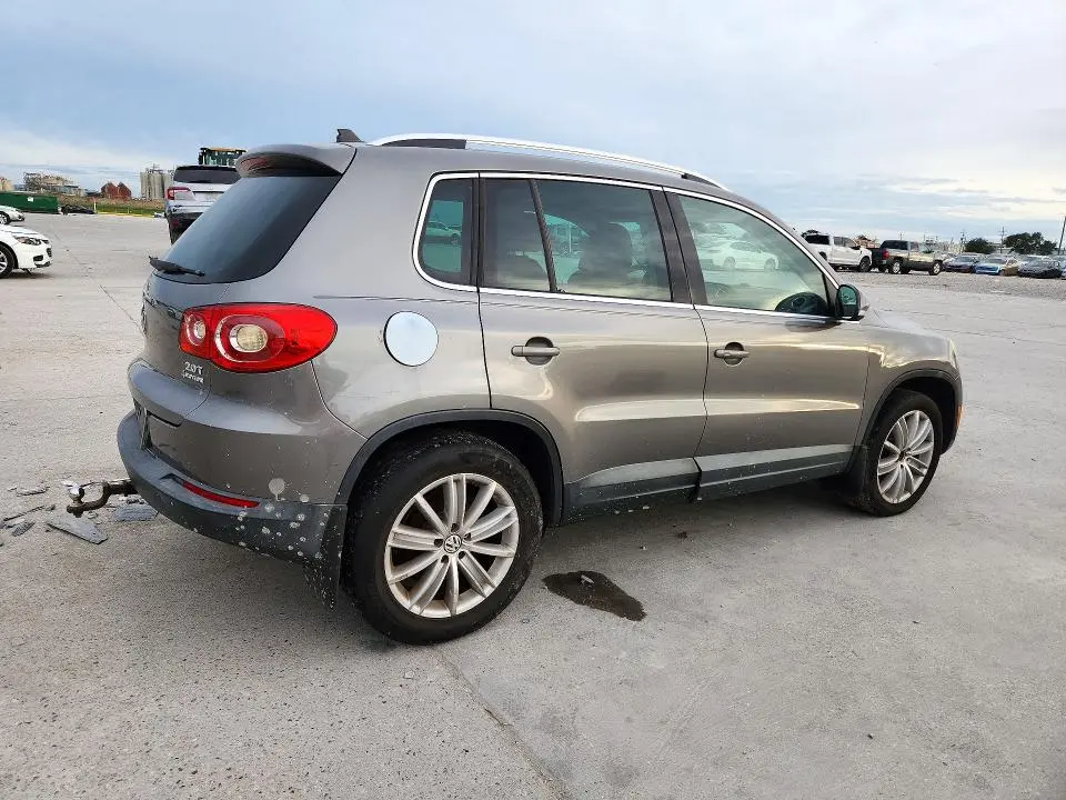2011 VOLKSWAGEN TIGUAN S  