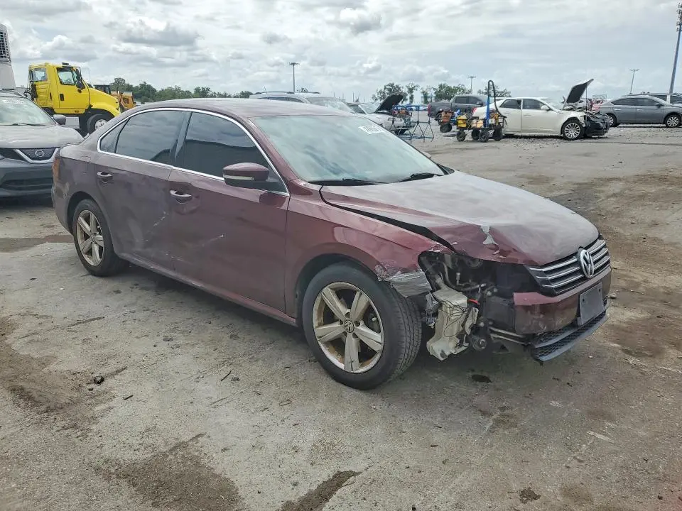 2013 VOLKSWAGEN PASSAT SE  
