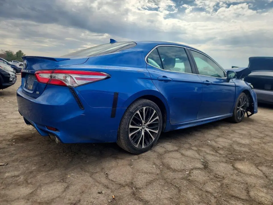 2019 TOYOTA CAMRY SE  