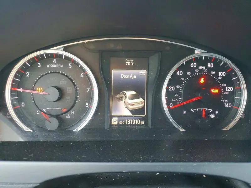 2016 TOYOTA CAMRY SE  