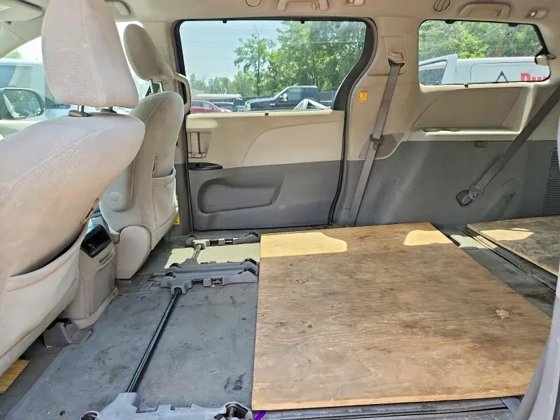 2011 TOYOTA SIENNA LE  