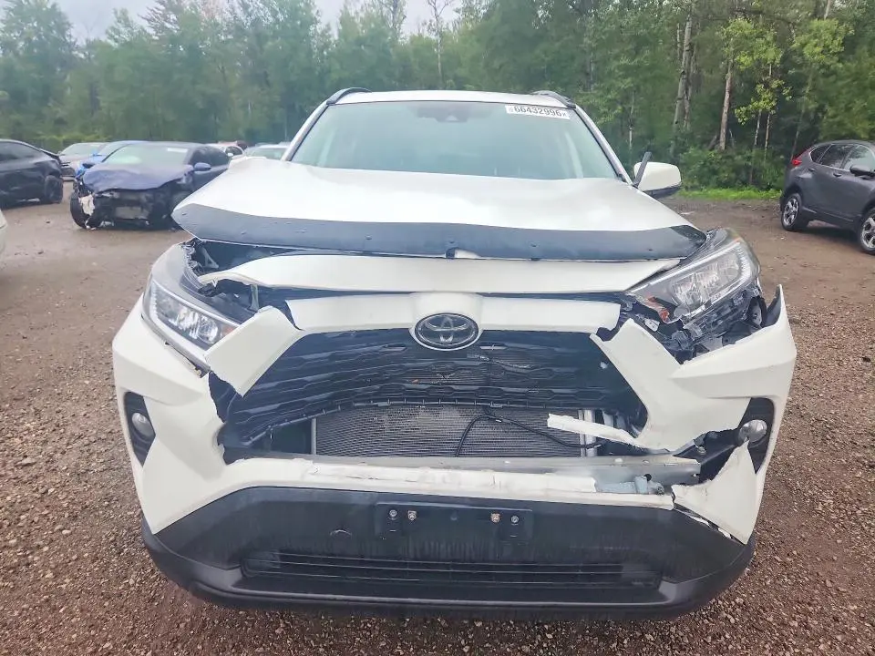 2021 TOYOTA RAV4 XLE  