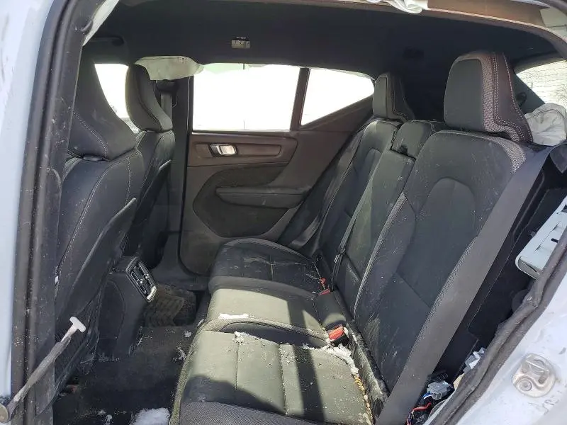 2024 VOLVO XC40 RECHARGE CORE  