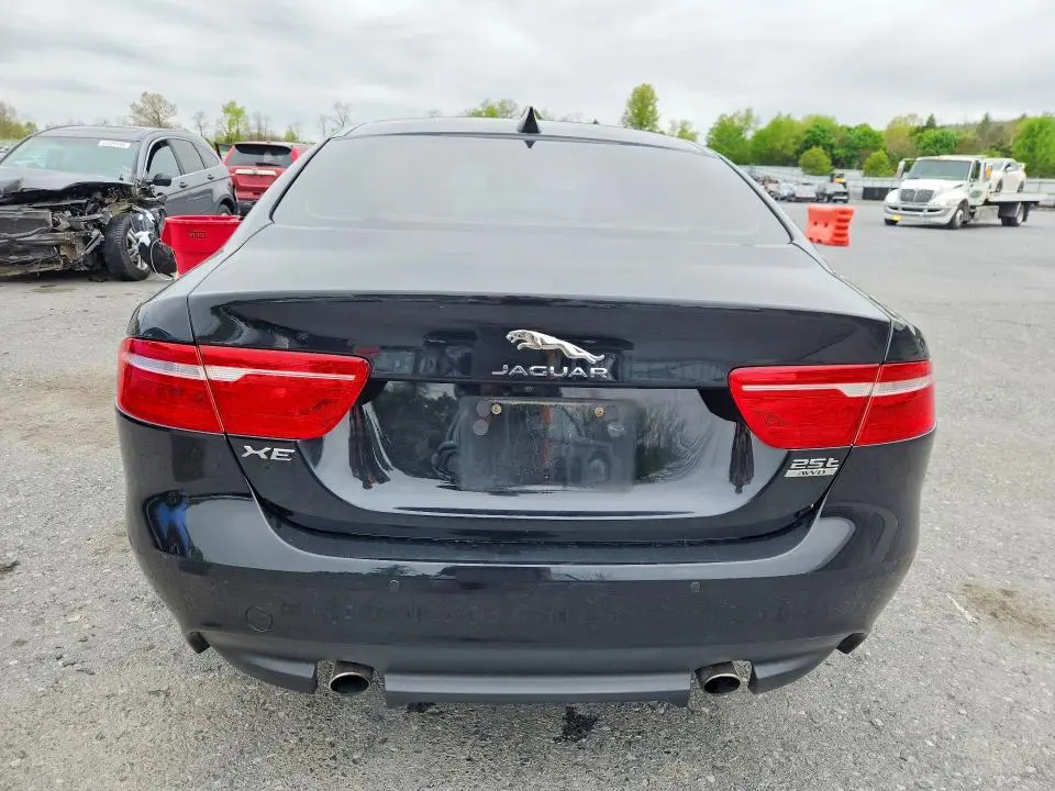 2018 JAGUAR XE PREMIUM  