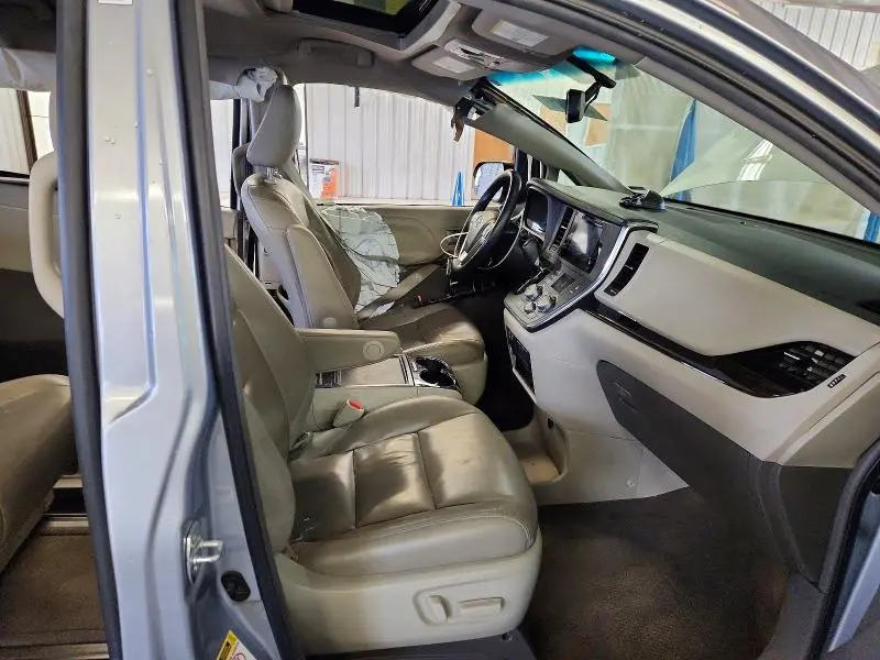 2015 TOYOTA SIENNA XLE 8-PASSENGER  