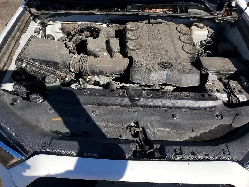 2023 TOYOTA 4RUNNER SE  