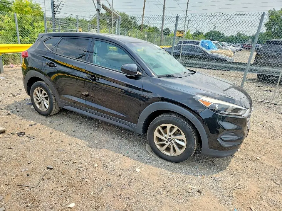 2017 HYUNDAI TUCSON SE  