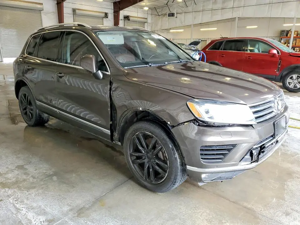 2015 VOLKSWAGEN TOUAREG V6  