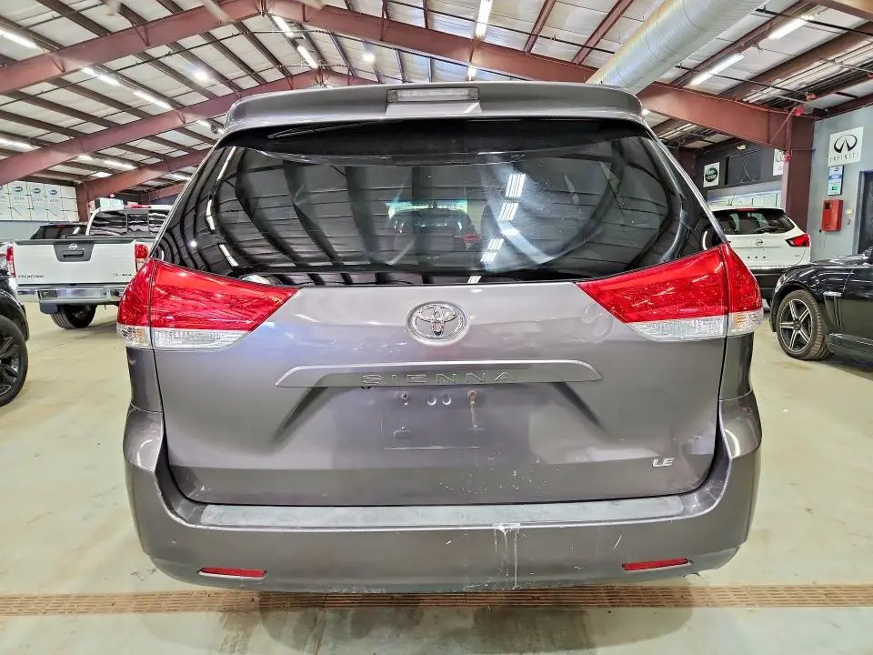 2012 TOYOTA SIENNA LE  