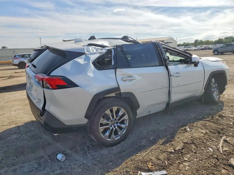 2024 TOYOTA RAV4 XLE PREMIUM  