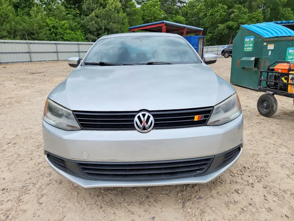 2011 VOLKSWAGEN JETTA SE  