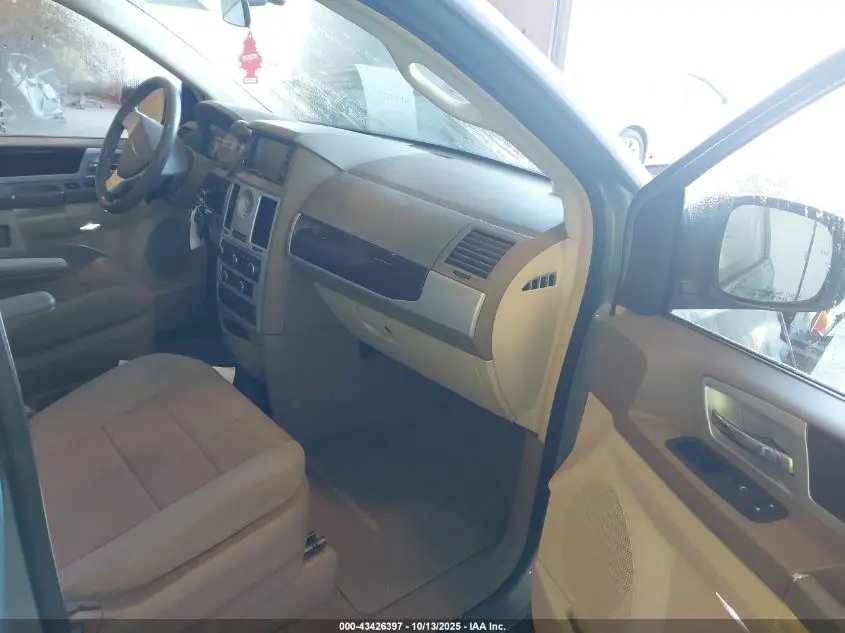 2010 CHRYSLER TOWN & COUNTRY TOURING