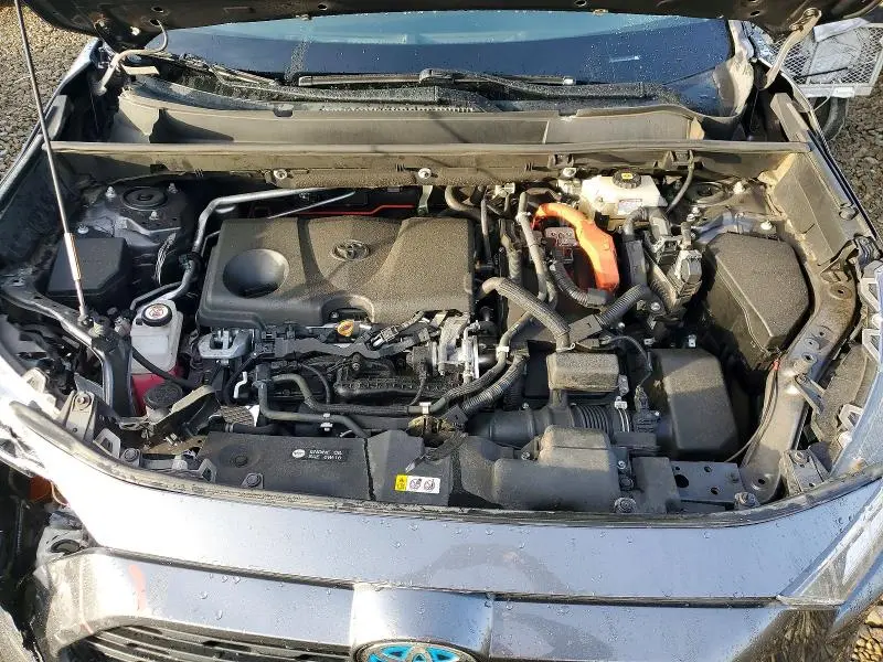 2021 TOYOTA RAV4 XLE  