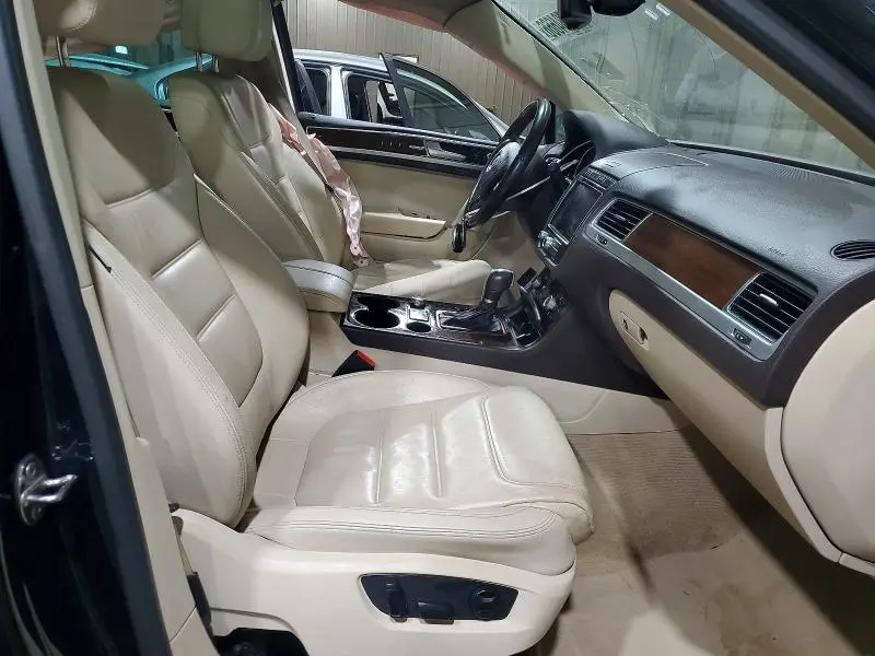 2015 VOLKSWAGEN TOUAREG V6  