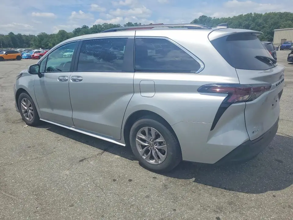 2025 TOYOTA SIENNA XLE 8-PASSENGER  