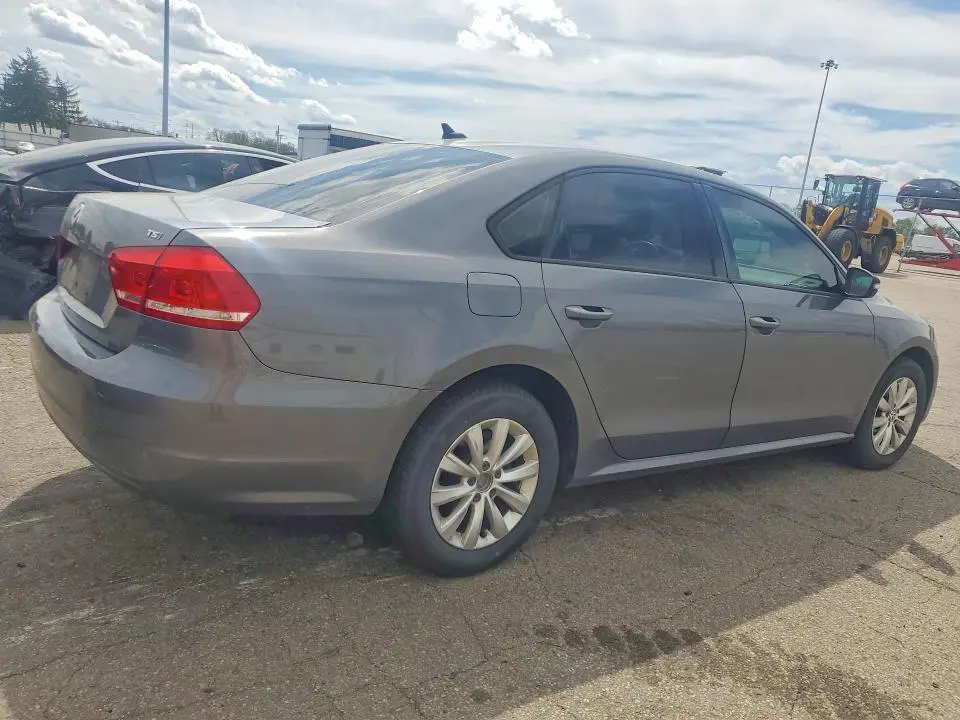 2015 VOLKSWAGEN PASSAT S  