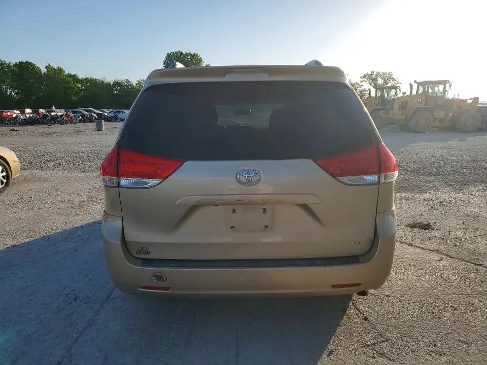 2011 TOYOTA SIENNA LE  