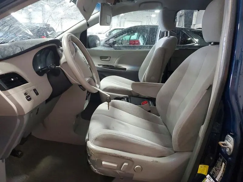 2012 TOYOTA SIENNA LE  