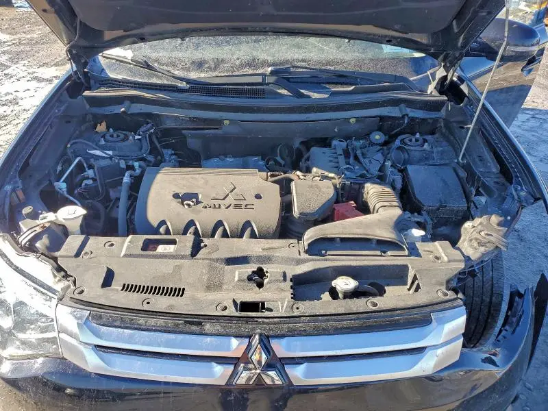 2015 MITSUBISHI OUTLANDER SE  