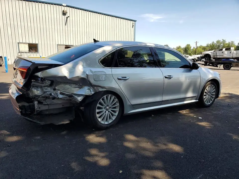 2017 VOLKSWAGEN PASSAT SE  