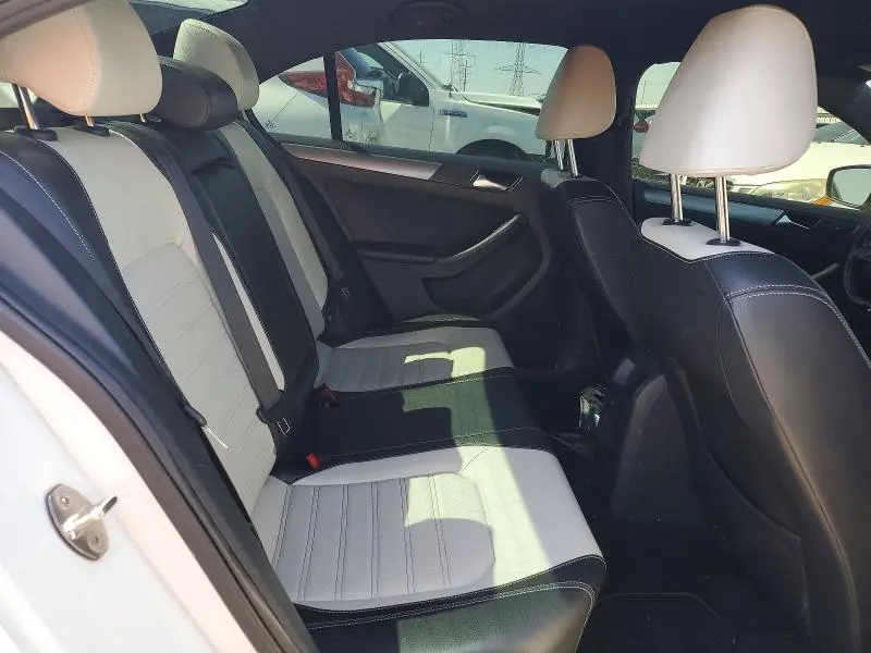 2016 VOLKSWAGEN JETTA SPORT  