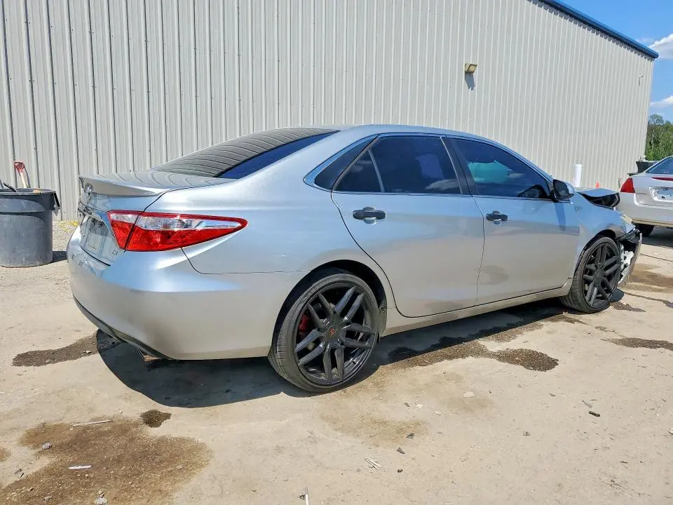2015 TOYOTA CAMRY SE  