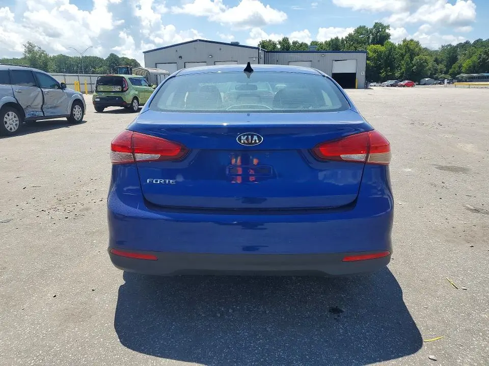 2017 KIA FORTE LX  